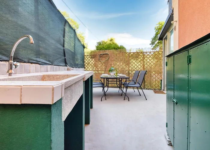 2 Bedroom Lovely In Ferienhaus *
