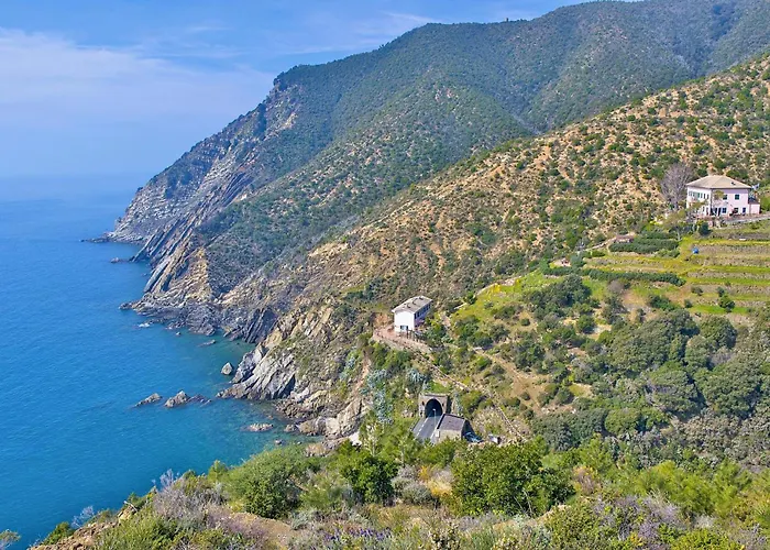 2 Bedroom Lovely In Ferienhaus Casarza Ligure