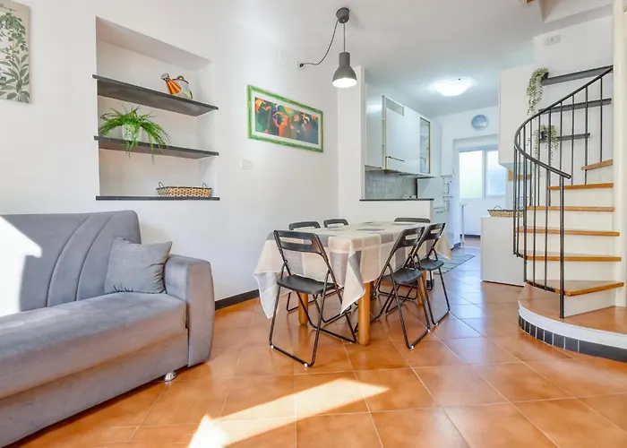 2 Bedroom Lovely In Vakantiehuis Casarza Ligure